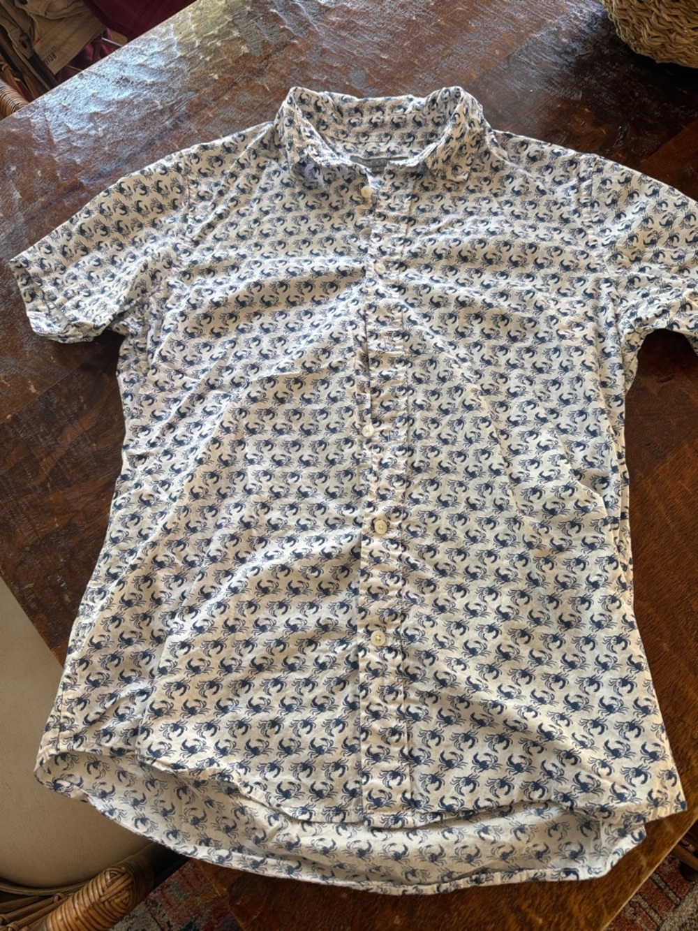 Slate & Stone White Short-Sleeve Button-Down with Blue Crab Print